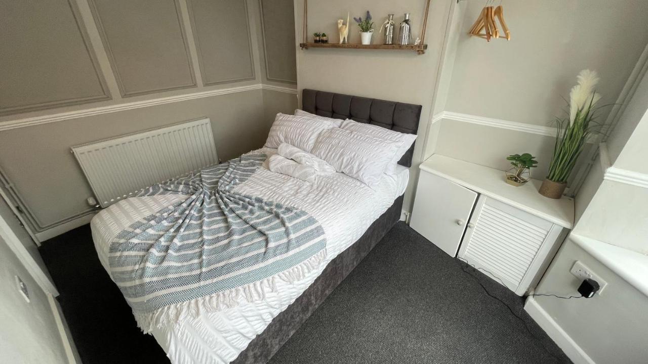 Spacious 6 Bed Home Near City & Albion Stadium Perfect For Contractors! Birmingham Exteriör bild