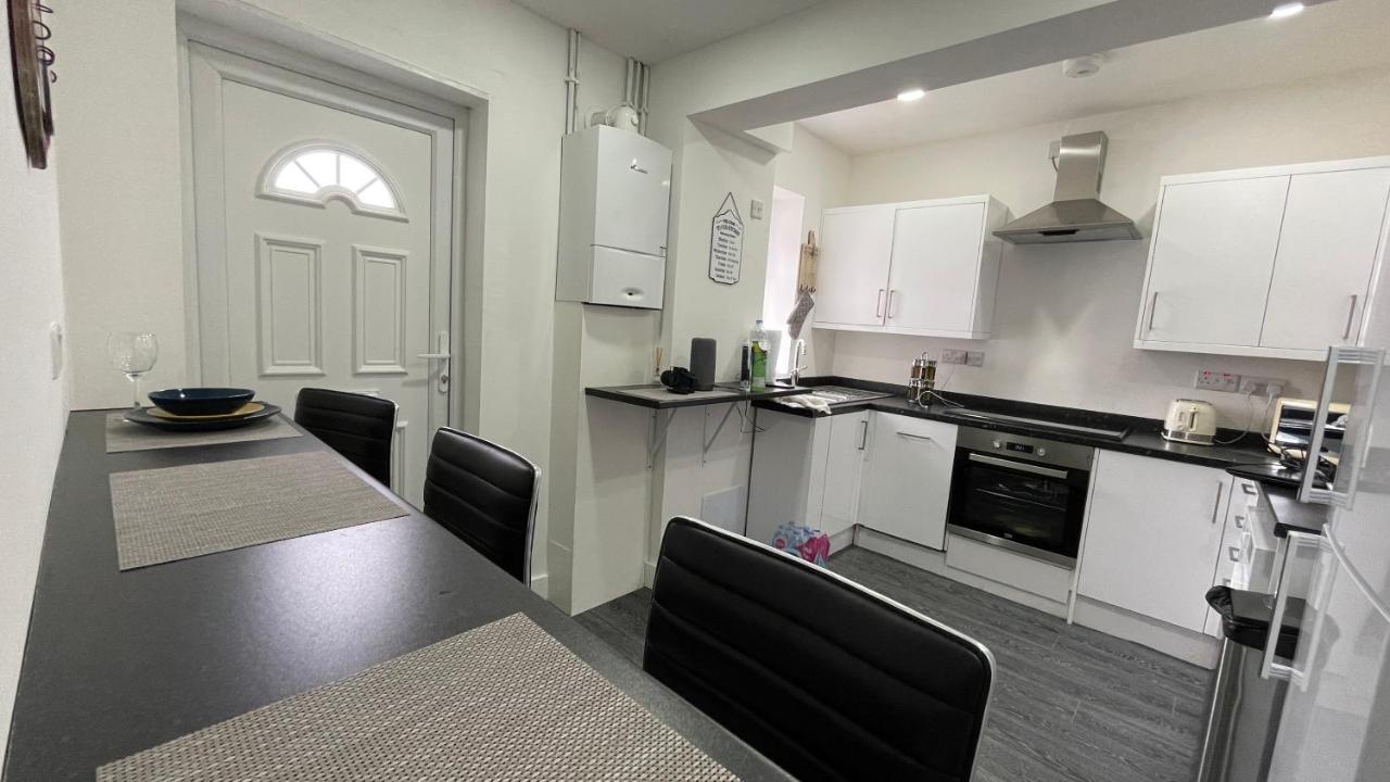 Spacious 6 Bed Home Near City & Albion Stadium Perfect For Contractors! Birmingham Exteriör bild
