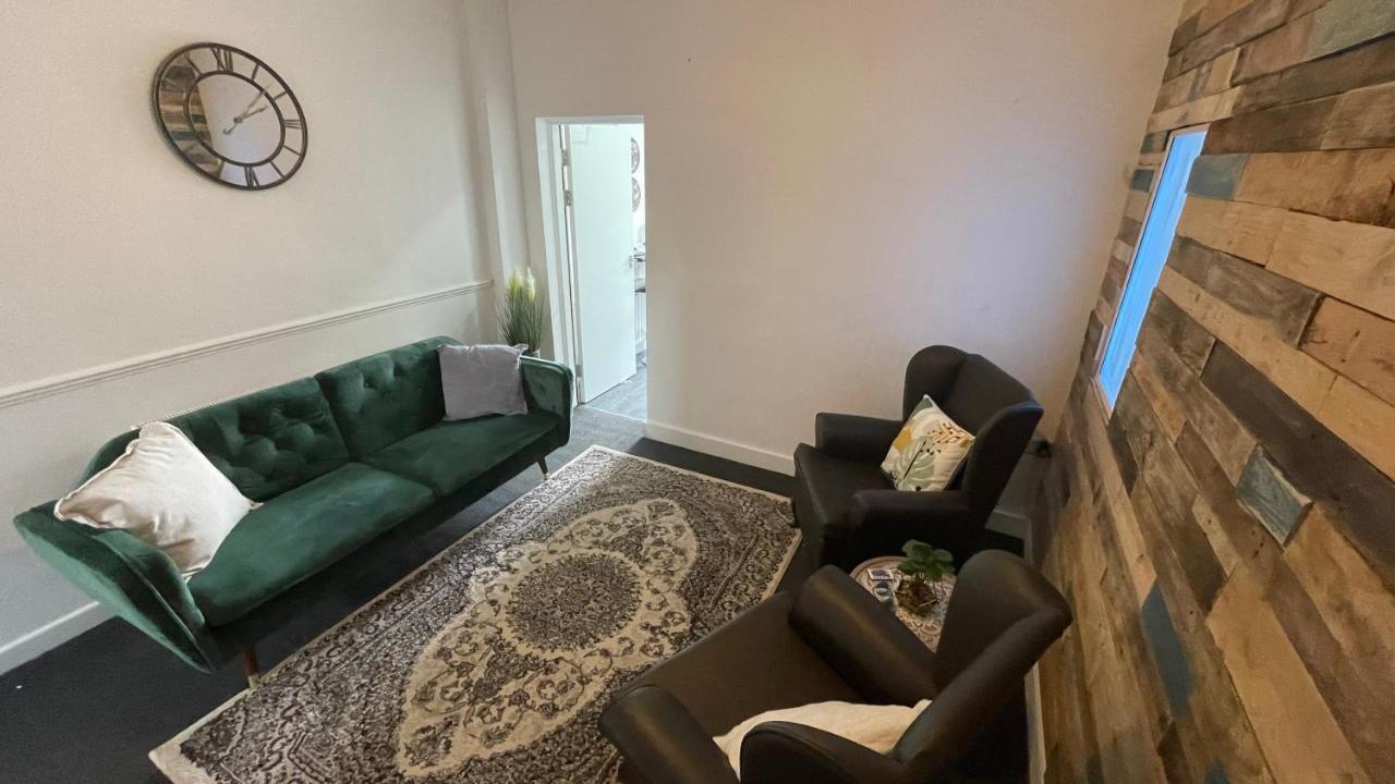 Spacious 6 Bed Home Near City & Albion Stadium Perfect For Contractors! Birmingham Exteriör bild