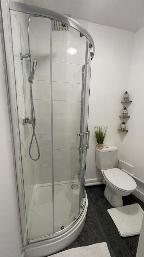 Spacious 6 Bed Home Near City & Albion Stadium Perfect For Contractors! Birmingham Exteriör bild
