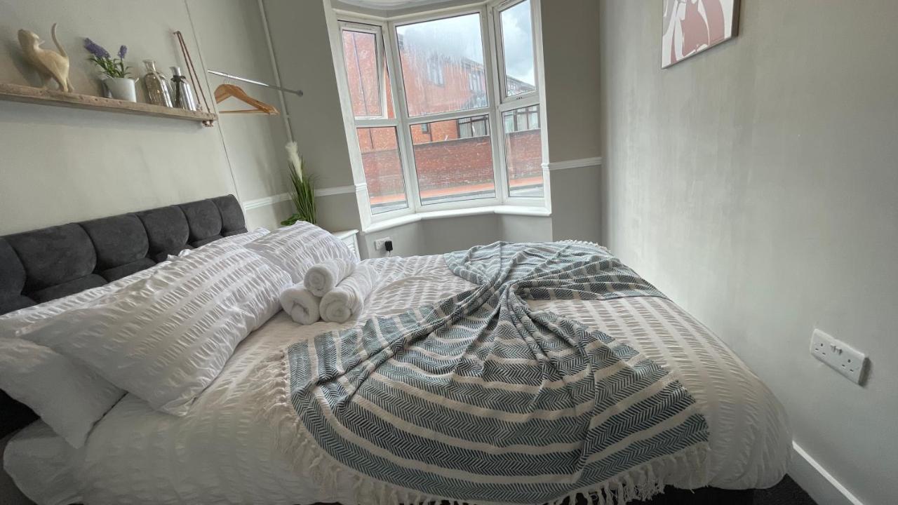 Spacious 6 Bed Home Near City & Albion Stadium Perfect For Contractors! Birmingham Exteriör bild