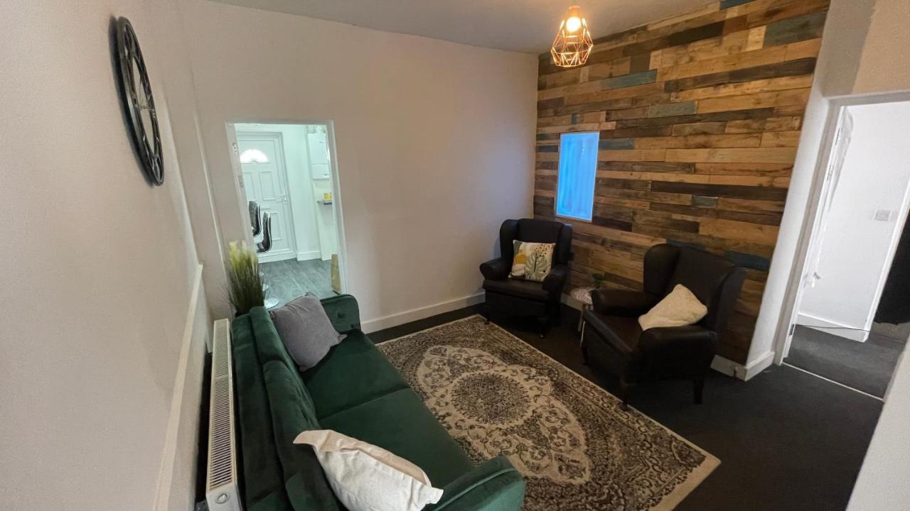 Spacious 6 Bed Home Near City & Albion Stadium Perfect For Contractors! Birmingham Exteriör bild
